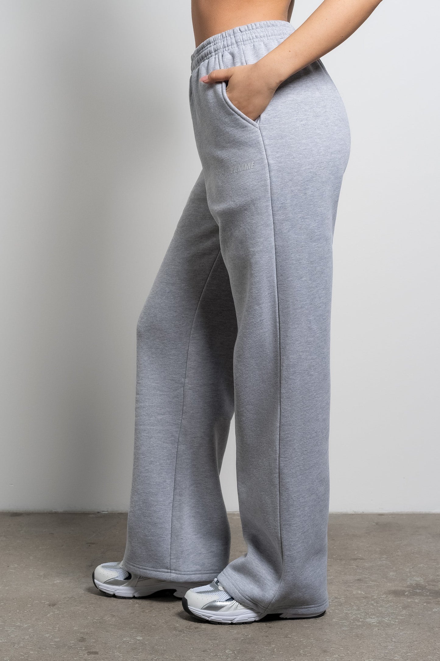 Grey Straight Fit sweatpants - for dame - Famme - Sweatpants