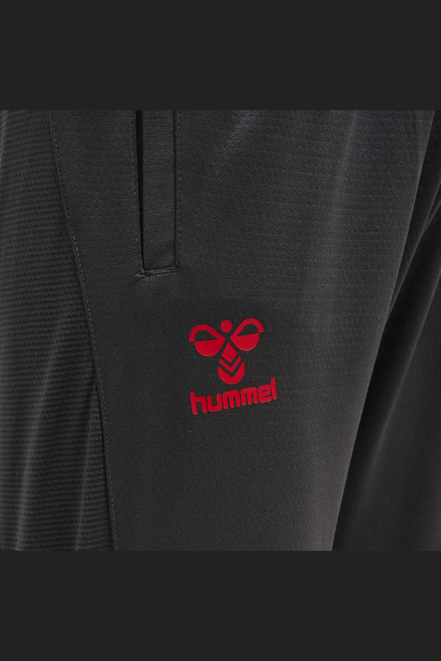 HUMMEL - Hmlaction Poly Training Pants - Ebony/flame Scarlet