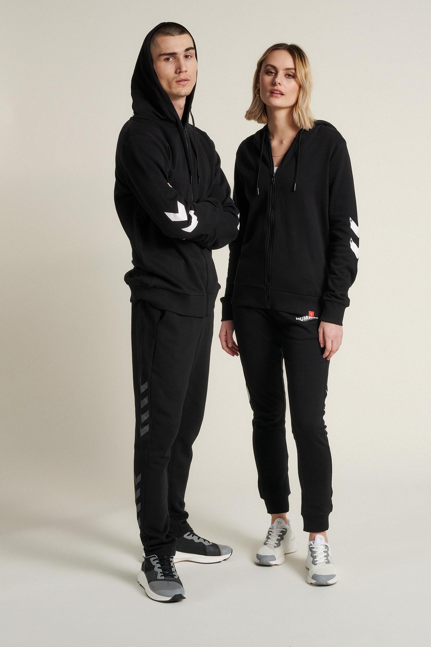 HUMMEL - Hmllegacy Zip Hoodie - Black