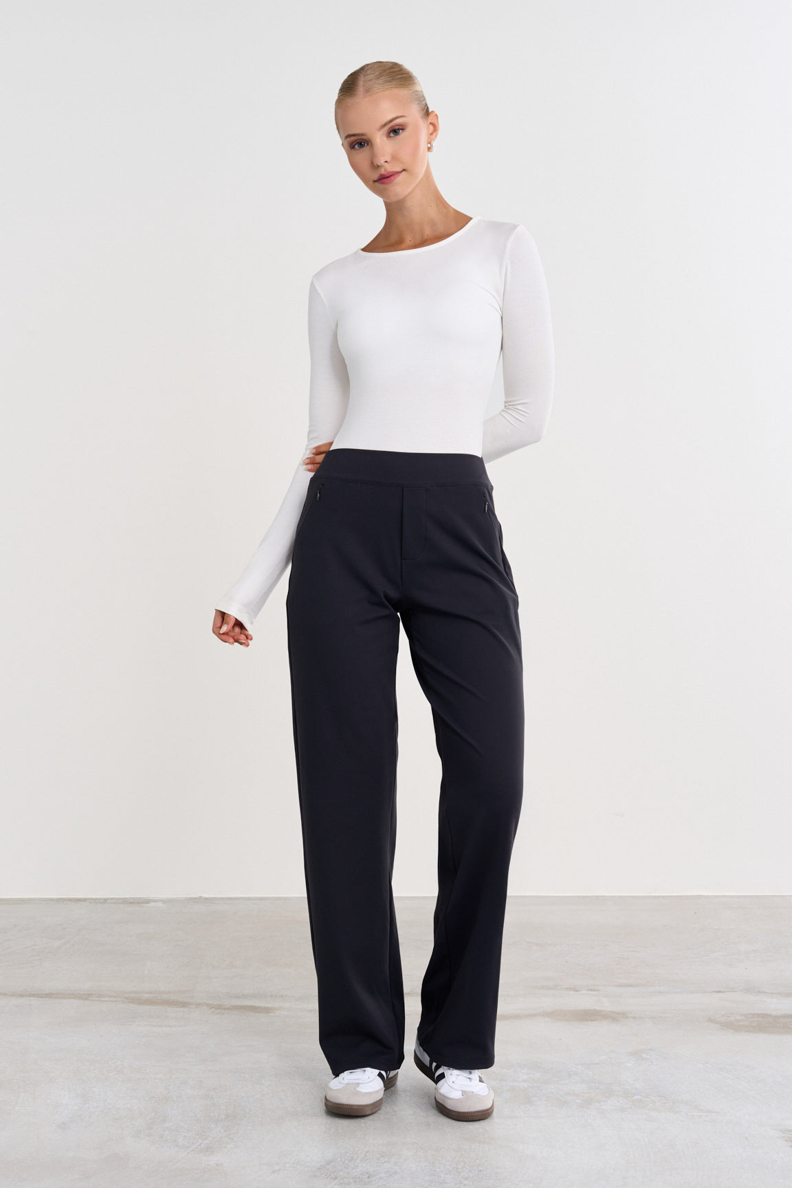 Tailored Relaxed Pants - for dame - Famme - Pants